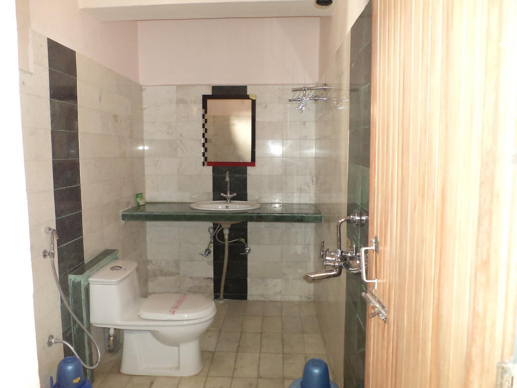 Hotel Mahalaxmi Indo Myanmar Guwahati Habitación foto